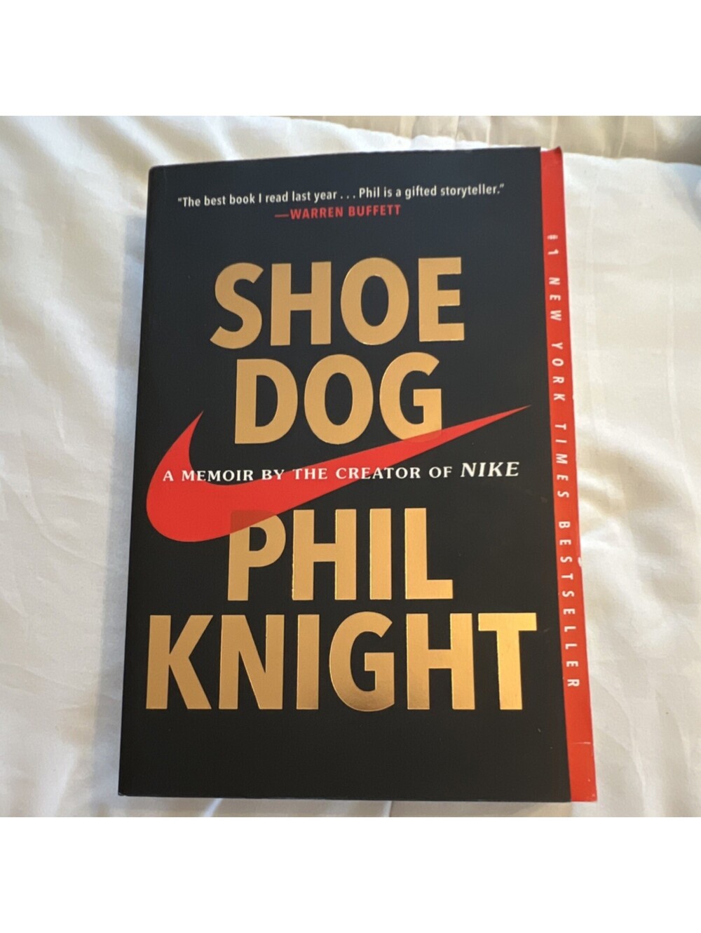 Shoe Dog: A Memoir by the Creator of Nike Phil Knight paperback book